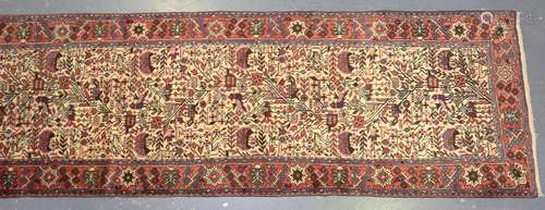 A long Malayer runner