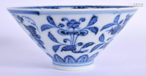 A CHINESE BLUE AND WHITE PORCELAIN CONICAL BOWL 20th Century...
