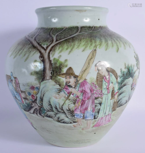A LARGE CHINESE FAMILLE ROSE PORCELAIN JAR 20th Century, pai...