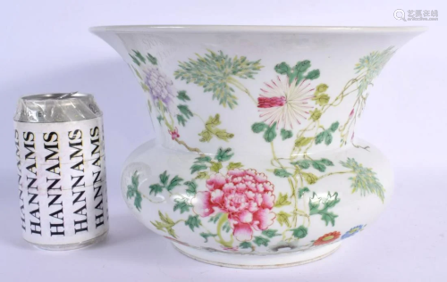 A FINE EARLY 20TH CENTURY CHINESE FAMILLE ROSE PORCELAIN SPI...