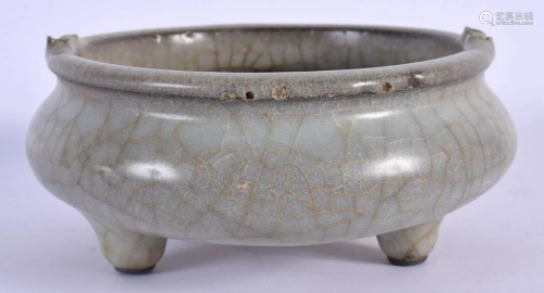 A 17TH/18TH CENTURY CHINESE GE TYPE STONEWARE CENSER Ming/Qi...
