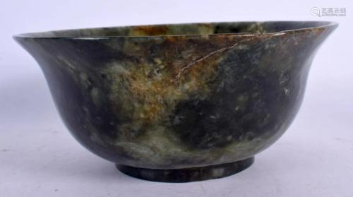 A FINE 18TH/19TH CENTURY CHINESE CARVED SPINACH JADE BOWL Qi...