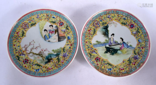 A PAIR OF CHINESE REPUBLICAN PERIOD FAMILLE ROSE DISHES pain...