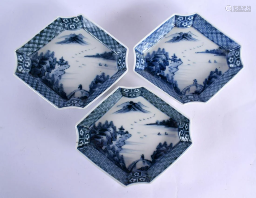 A SET OF THREE 19TH CENTURY JAPANESE MEIJI PERIOD BLUE AND W...