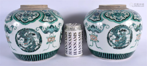 A PAIR OF 19TH CENTURY CHINESE FAMILLE VERTE GINGER JARS Qin...