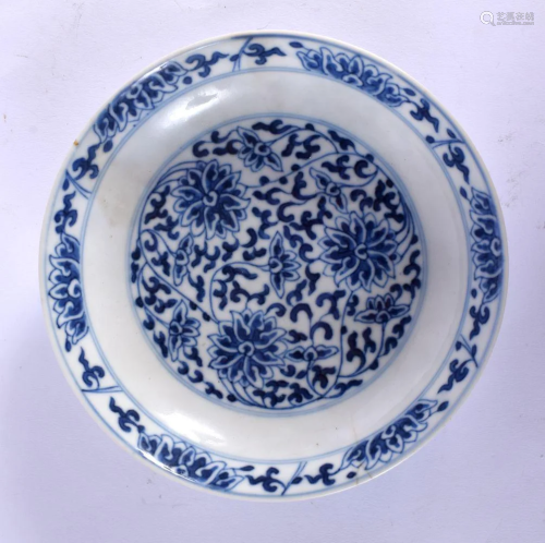 A 19TH CENTURY CHINESE BLUE AND WHITE PORCELAIN SAUCER Tongz...