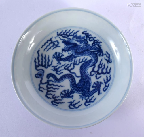 A CHINESE BLUE AND WHITE PORCELAIN DISH 20th Century. 17.5 c...