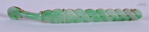 A FINE EARLY 20TH CENTURY CHINESE 14CT GOLD AND JADEITE BROO...