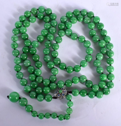 AN 18CT GOLD MOUNTED CHINESE JADEITE NECKLACE with sapphire ...