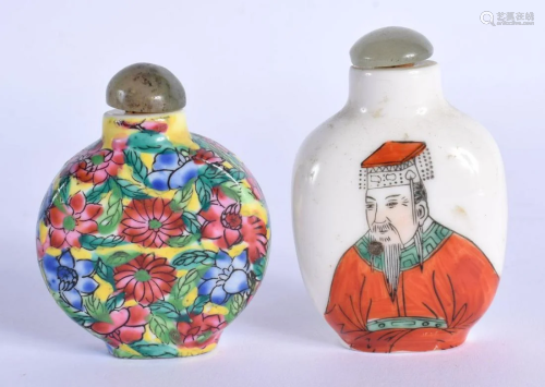 TWO CHINESE PORCELAIN SNUFF BOTTLES 20th Century. 6 cm x 5 c...