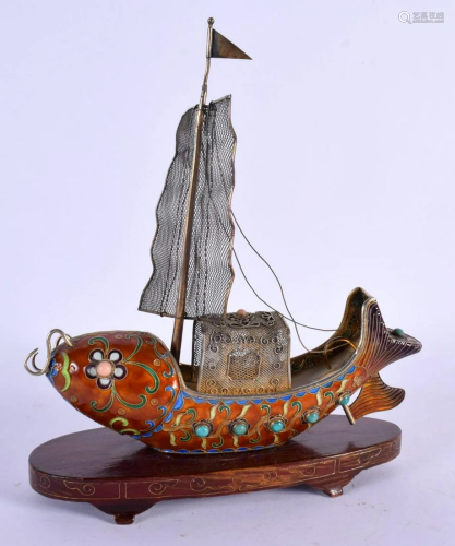 AN EARLY 20TH CENTURY CHINESE SILVER AND ENAMEL BOAT Late Qi...