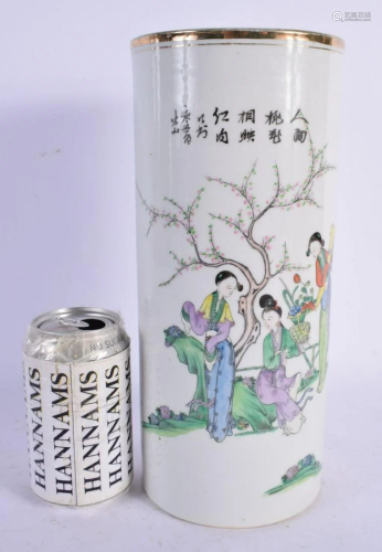 A CHINESE REPUBLICAN PERIOD FAMILLE ROSE VASE. 27 cm high.