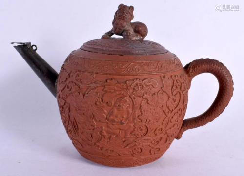 A FINE 17TH/18TH CENTURY CHINESE YIXING POTTERY TEAPOT AND C...
