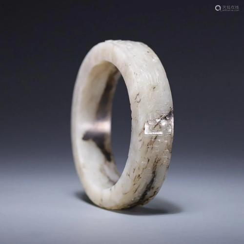CHINESE HETIAN JADE BANGLE WITH CARVED 'KUI-DRAGON'...