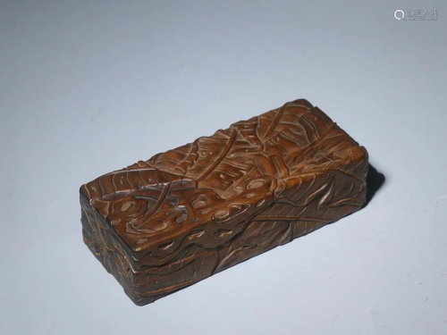 CHINESE BOXWOOD BOX WITH CARVED 'PLANTAIN'
