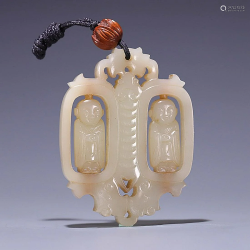 CHINESE HETIAN JADE PENDANT WITH TWO ROTATING FIGURES