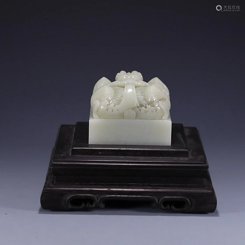 CHINESE HETIAN JADE SEAL WITH 'DRAGON' KNOB