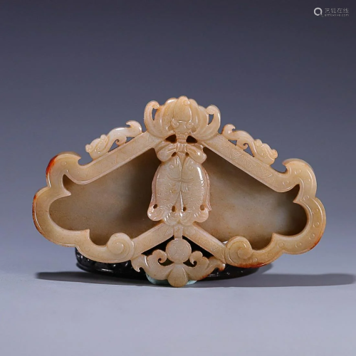 CHINESE HETIAN JADE BRUSH WASHER WITH CARVED 'FISH'...