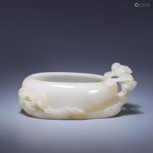 CHINESE HETIAN JADE BRUSH WASHER WITH CARVED 'MONKEY AN...