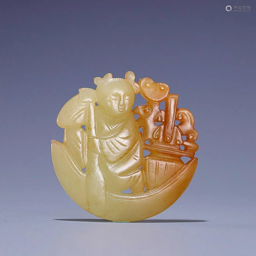 CHINESE HETIAN YELLOW JADE PENDANT WITH CARVED 'BOY RID...