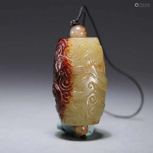 CHINESE HETIAN YELLOW JADE TOGGLE BUTTON WITH CARVED 'D...