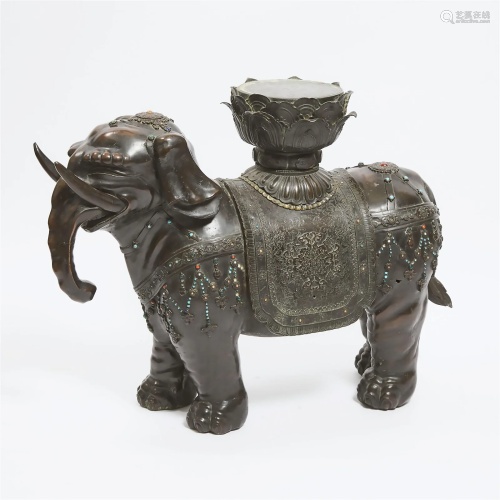 A Large Bronze Figure of an Elephant, 18th/19th Century, 清