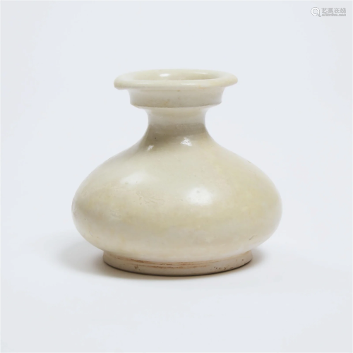 A Small White-Glazed Jar, Tang Dynasty (618-907), 唐 白釉罐,...