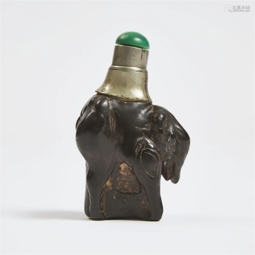 A Black Coral Elephant-Form Snuff Bottle, 19th Century, 清 十