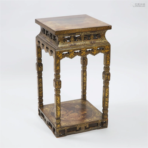 A Chinese Export Gilt Lacquer Stand, 19th Century, 清 十九世...