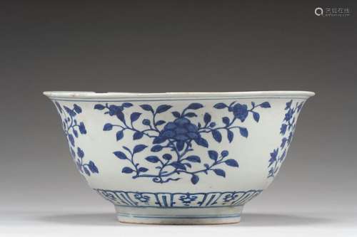 Grand bol en porcelaine bleu blanc<br />
 Chine, Marque et é...