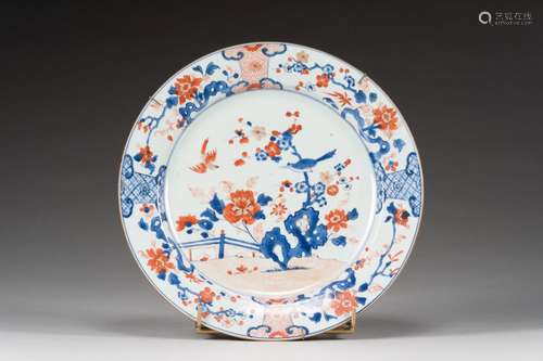 Grand plat en porcelaine Imari chinois<br />
 Chine, XVIIIe ...