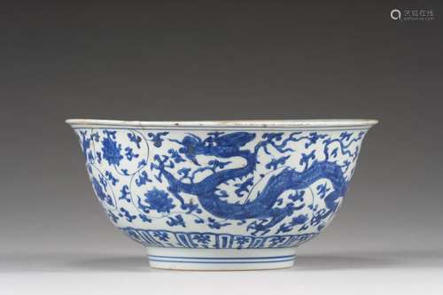 Grand bol en porcelaine bleu blanc<br />
 Chine, marque et é...