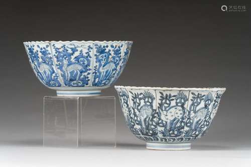 Deux grands bols en porcelaine bleu blanc<br />
 Chine, fin ...