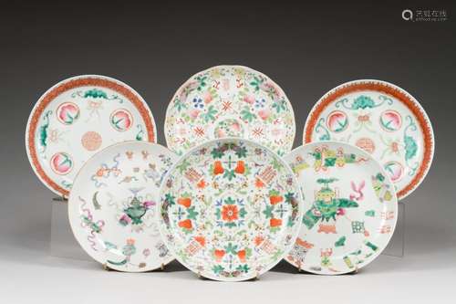 Six assiettes en porcelaine polychrome<br />
 Chine, XXe siè...