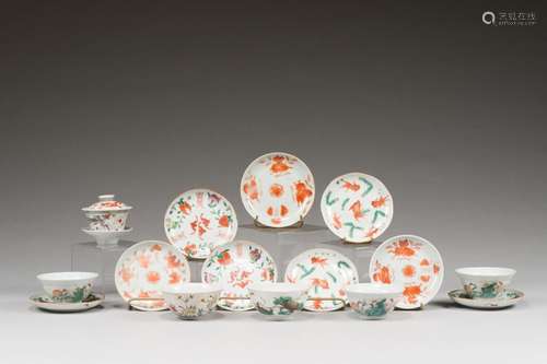 Ensemble de quinze porcelaines<br />
 Comprenant :<br />
 Un...