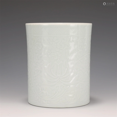 A CHINESE PORCELAIN BRUSH POT