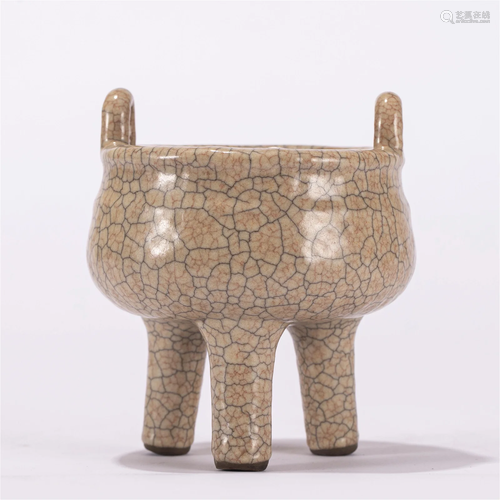 A CHINESE CRACKED GLAZE PORCELAIN CENSER