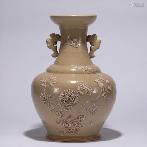 A CHINESE GUAN TYPE GLAZE PORCELAIN DOUBLE HANDLE VIEWS VASE