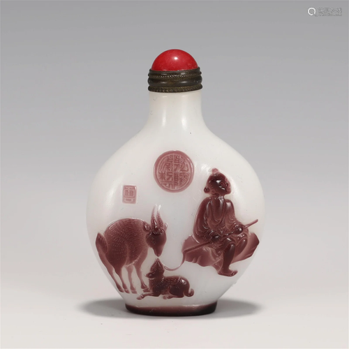 A CHINESE JADE SNUFF BOTTLE