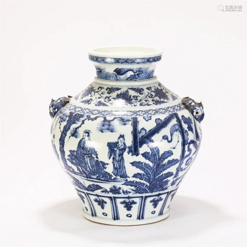 A CHINESE BLUE AND WHITE PORCELAIN VASE