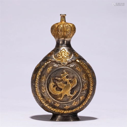 A CHINESE GILT SILVER SNUFF BOTTLE