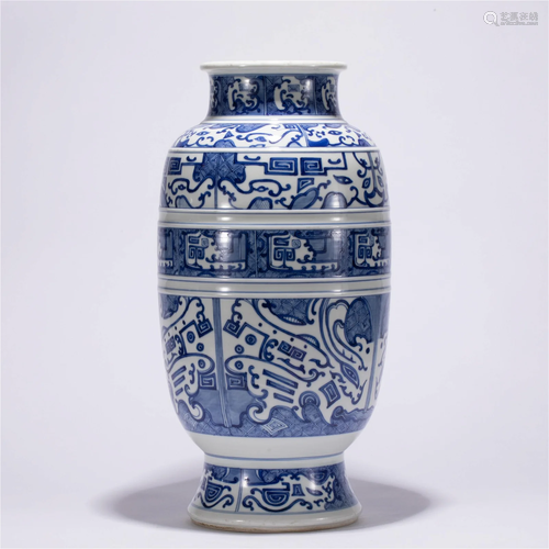 A CHINESE BLUE AND WHITE PORCELAIN VIEWS VASE