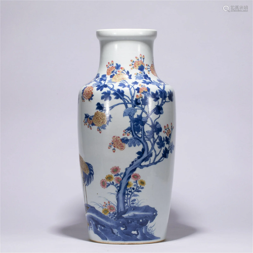 A CHINESE FAMILLE ROSE PORCELAIN VASE