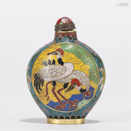 A CHINESE CLOISONNE ENAMEL SNUFF BOTTLE