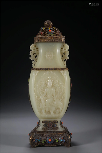 A CHINESE JADE VIEWS VASE