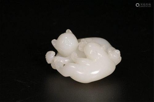 A CHINESE JADE BEAST ORNAMENTS