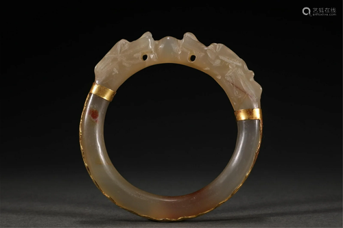 A CHINESE AGATE GILDING BRACELET