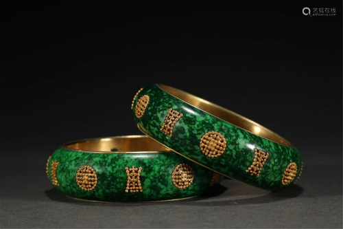 A PAIR OF CHINESE BRACELETS