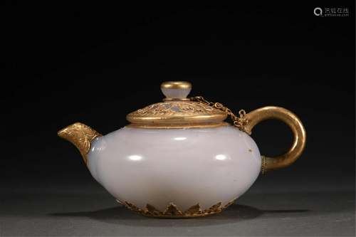 A CHINESE AGATE TEAPOT