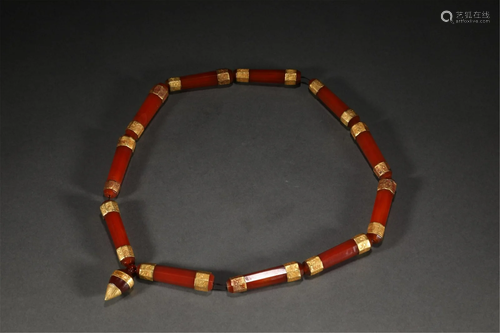 A CHINESE AGATE NECKLACE